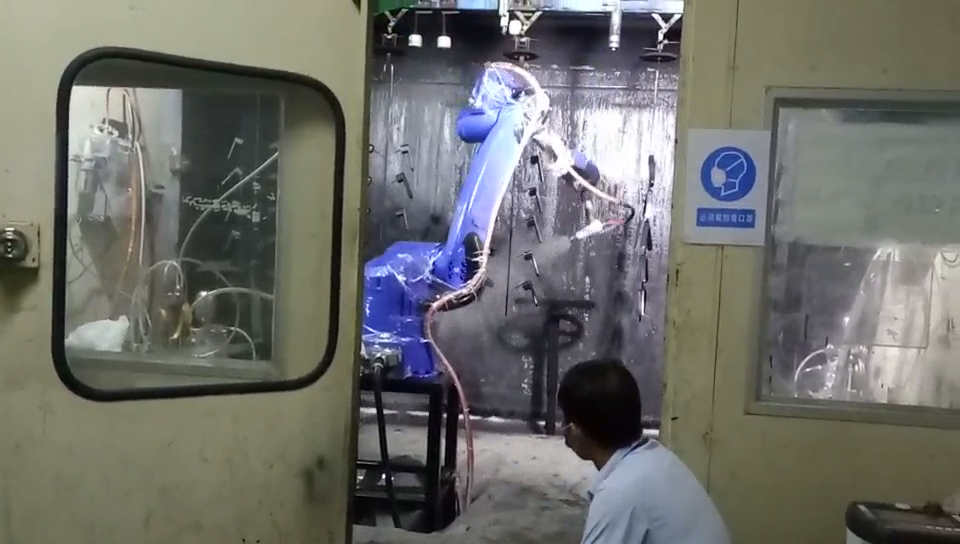 噴涂機(jī)器人多少錢一臺?(圖2) 噴涂機(jī)器人多少錢一臺?(圖2)