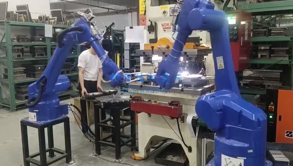 二拖一沖壓機(jī)器人