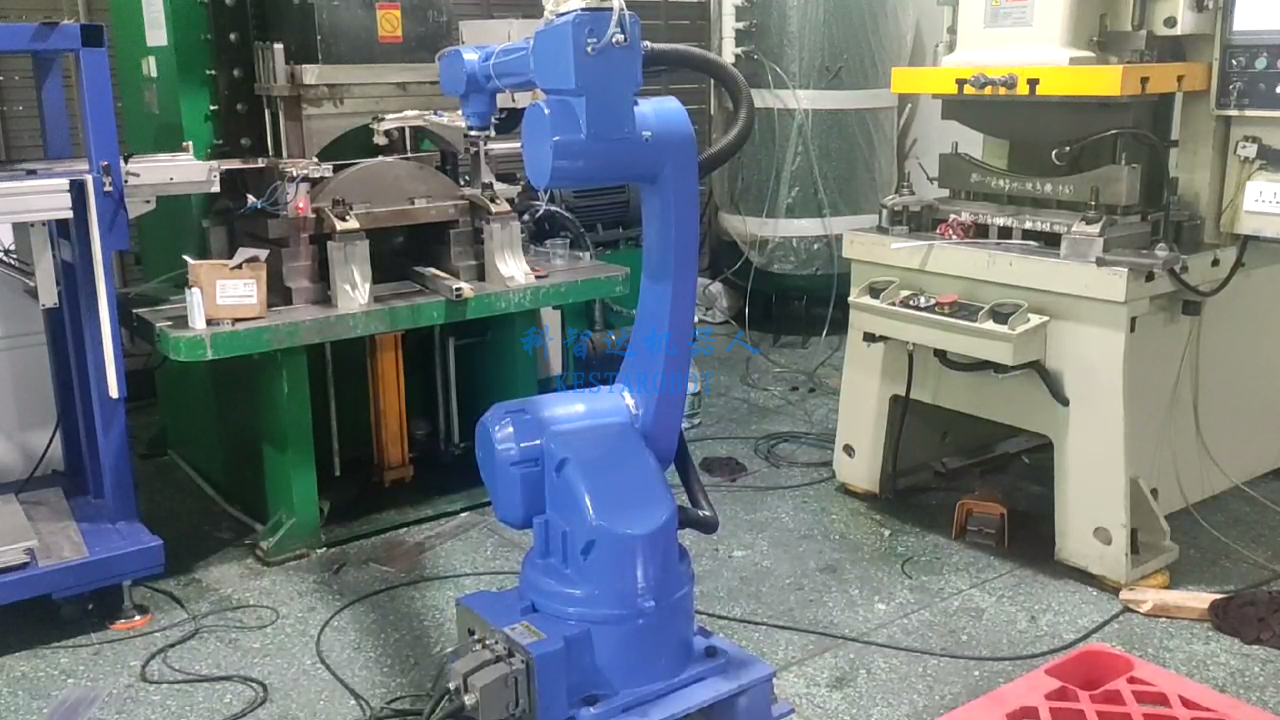 一拖二沖壓機(jī)器人(圖1) 一拖二沖壓機(jī)器人(圖1)